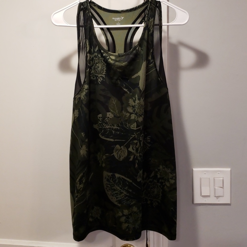 Athletic tank top
